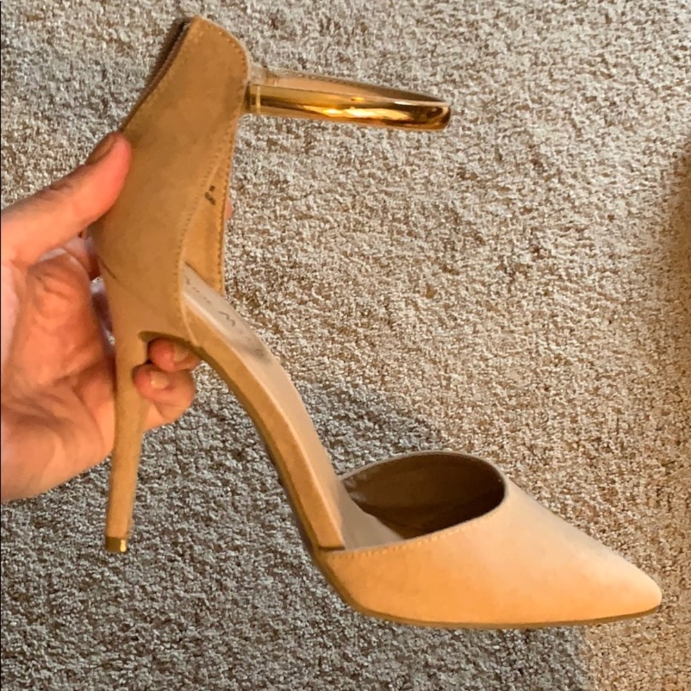 Nude heels with gold strap